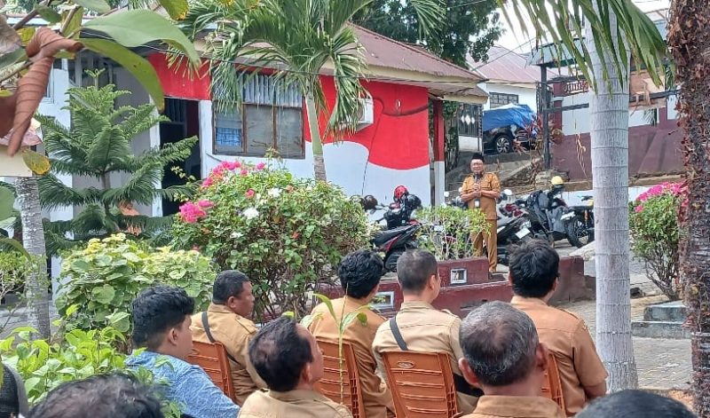 Kepala Diskop UKM Kota Ternate, Chairul Saleh saat Menyampaikan Arahan pada Acara Silaturahmi. (RakyatMu)