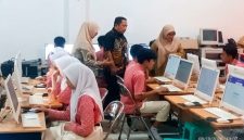 Sekda Kota Ternate, Rizal Marsaoly pantau pelaksanaan agenda Pra Tes Kemampuan Akademik