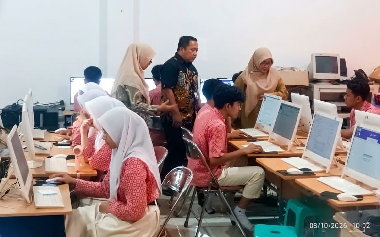 Sekda Kota Ternate, Rizal Marsaoly pantau pelaksanaan agenda Pra Tes Kemampuan Akademik