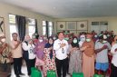 Sekda Kota Ternate, Rizal Marsaoly Bersama Penerima Bantuan