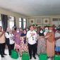 Sekda Kota Ternate, Rizal Marsaoly Bersama Penerima Bantuan 