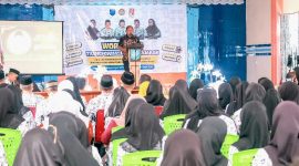 Ketua PGRI Kota Ternate, Dr. Rizal Marsaoly saat Membuka Workshop Transformasi Pembelajaran. (Ongky for RakyatMu)