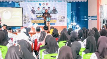 Ketua PGRI Kota Ternate, Dr. Rizal Marsaoly saat Membuka Workshop Transformasi Pembelajaran. (Ongky for RakyatMu)