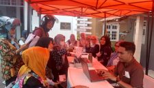 Suasana Warga Membayar PBB di Pojok Pajak BP2RD Kota Ternate