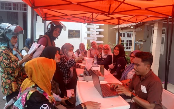 Suasana Warga Membayar PBB di Pojok Pajak BP2RD Kota Ternate