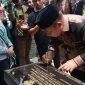 Sekda Kota Ternate, Dr Rizal Marsaoly  meresmikan Gedung Sekretariat dan Studio Radio Generasi Muda Sultan Babullah di Pendopo Bala Kesultanan Ternate. (Onky for RakyatMu)