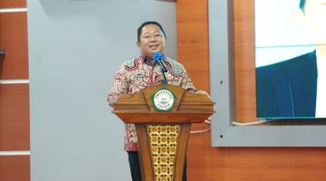 Sekda Kota Ternate, Dr. Rizal Marsaoly saat Jadi Pemateri di Ajang Peringatan Hari Pangan Sedunia. (Matox for RakyatMu)