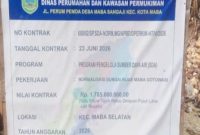 Papan informasi proyek di lokasi pekerjaan normalisasi di Kecamatan Maba Selatan, Halmahera Timur. (Istimewa/RakyatMu)