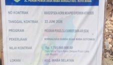 Papan informasi proyek di lokasi pekerjaan normalisasi di Kecamatan Maba Selatan, Halmahera Timur. (Istimewa/RakyatMu)