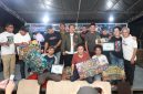Sekda Kota Ternate, Dr. Rizal Marsaoly Bersama Pemenang Turnamen Domino Faluwe. (Istimewa)